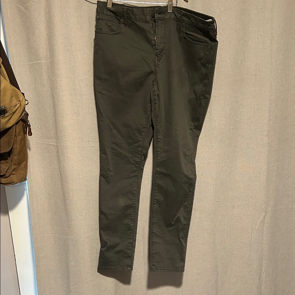 Dark grey men’s American Eagle pants 36x32